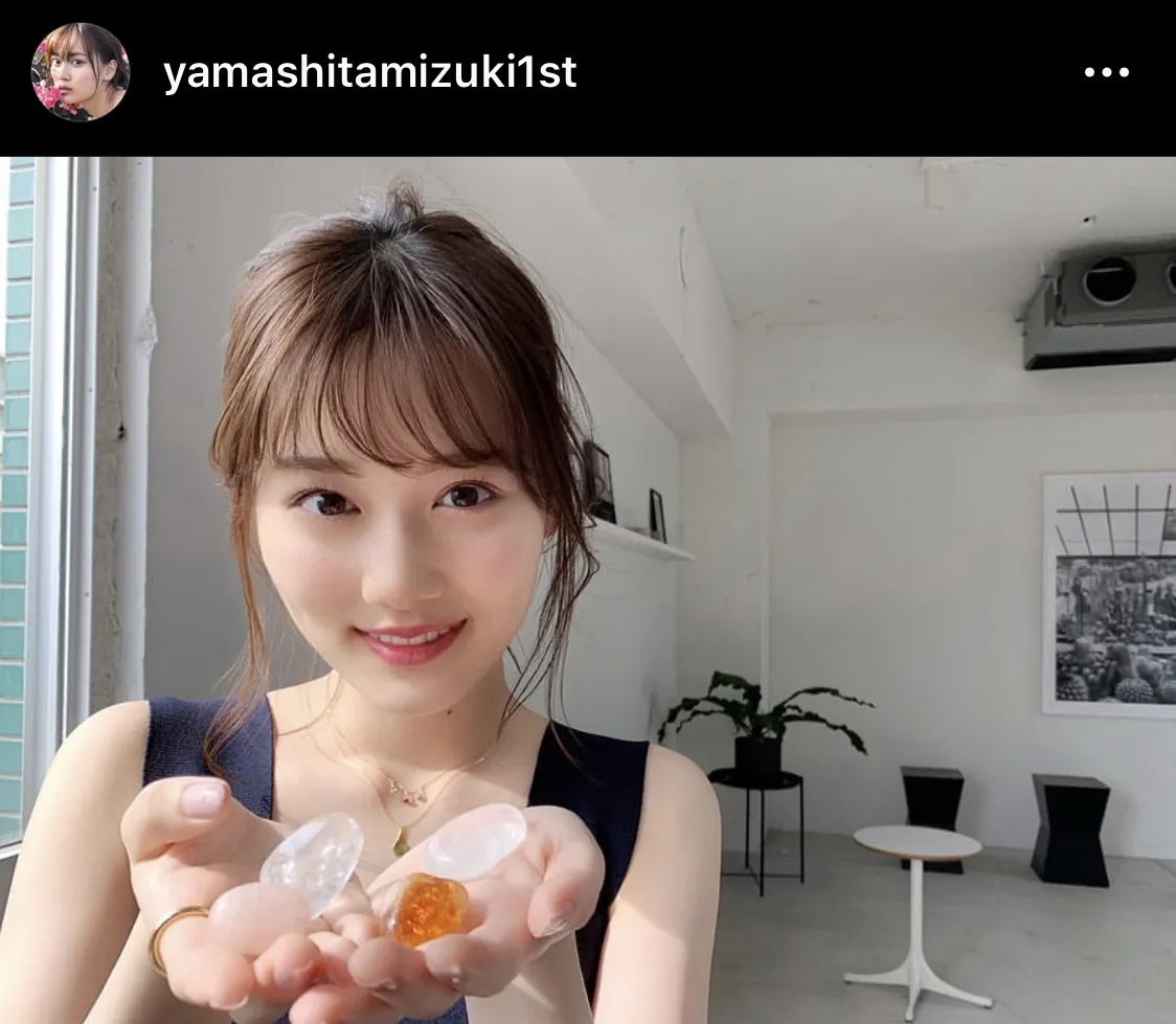 ※乃木坂46 山下美月 1st写真集「忘れられない人」公式Instagram(yamashitamizuki1st)より