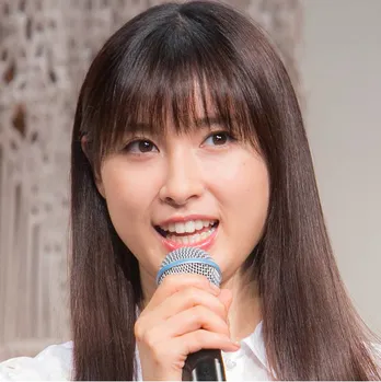 土屋太鳳、肩に蝶?“美しいアートメーク”に反響「鎖骨きれい」「圧倒的品格」