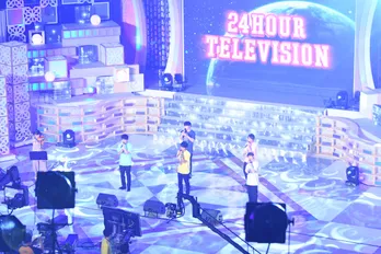 井ノ原快彦、増田貴久らメインパーソナリティーが中島みゆきの名曲「糸」を披露<24時間テレビ>