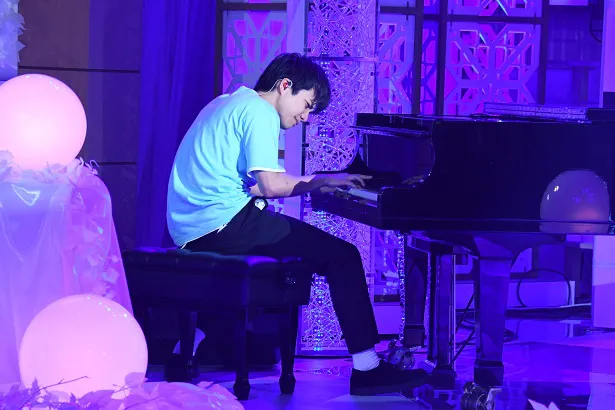 「24時間テレビ」で重岡大毅(ジャニーズWEST)が「Let it be」のピアノ生演奏を披露した