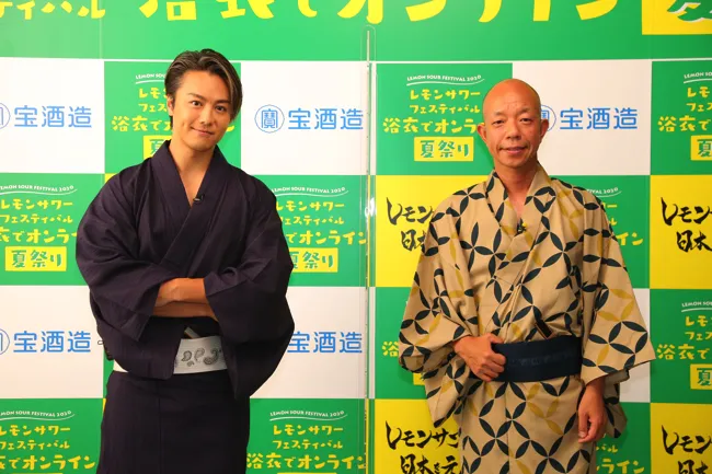 EXILE TAKAHIROと小峠英二が「レモンサワーフェスティバル　浴衣でオンライン夏祭り」に出演し、オンラインでつながった100人の視聴者と乾杯した