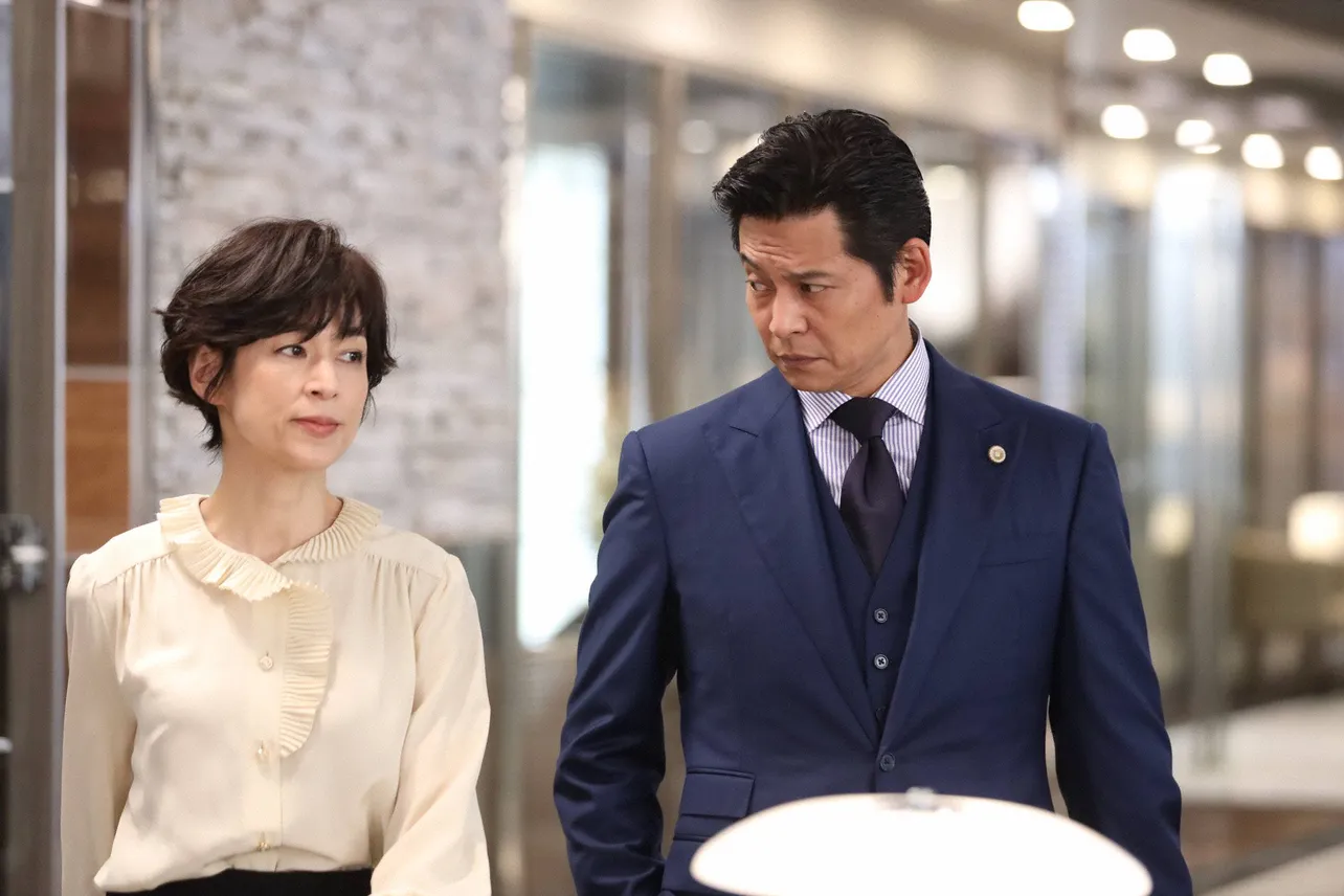 「SUITS/スーツ2」に出演する織田裕二、鈴木保奈美