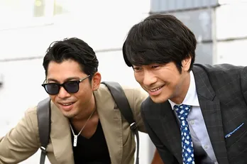 眞島秀和＆今井翼の癒やしオーラがすごい！“オジ萌え”ドラマ『おじカワ』の魅力とは