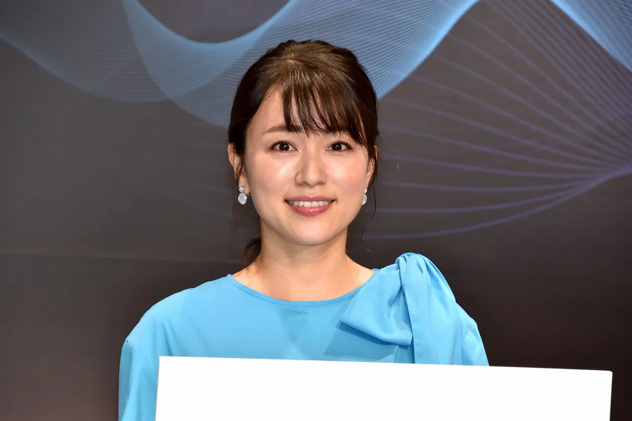 「AQUA全自動洗濯機」の新商品発表会に登場した本田朋子