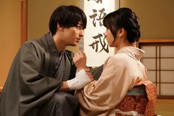 横浜流星“椿”が浜辺美波“七桜”に尋ねる「“さくら”なのか?」第4話写真解禁<私たちはどうかしている>