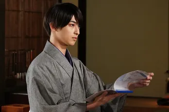 横浜流星の色気に釘づけ!和服所作の美しさにも注目<私たちはどうかしている>