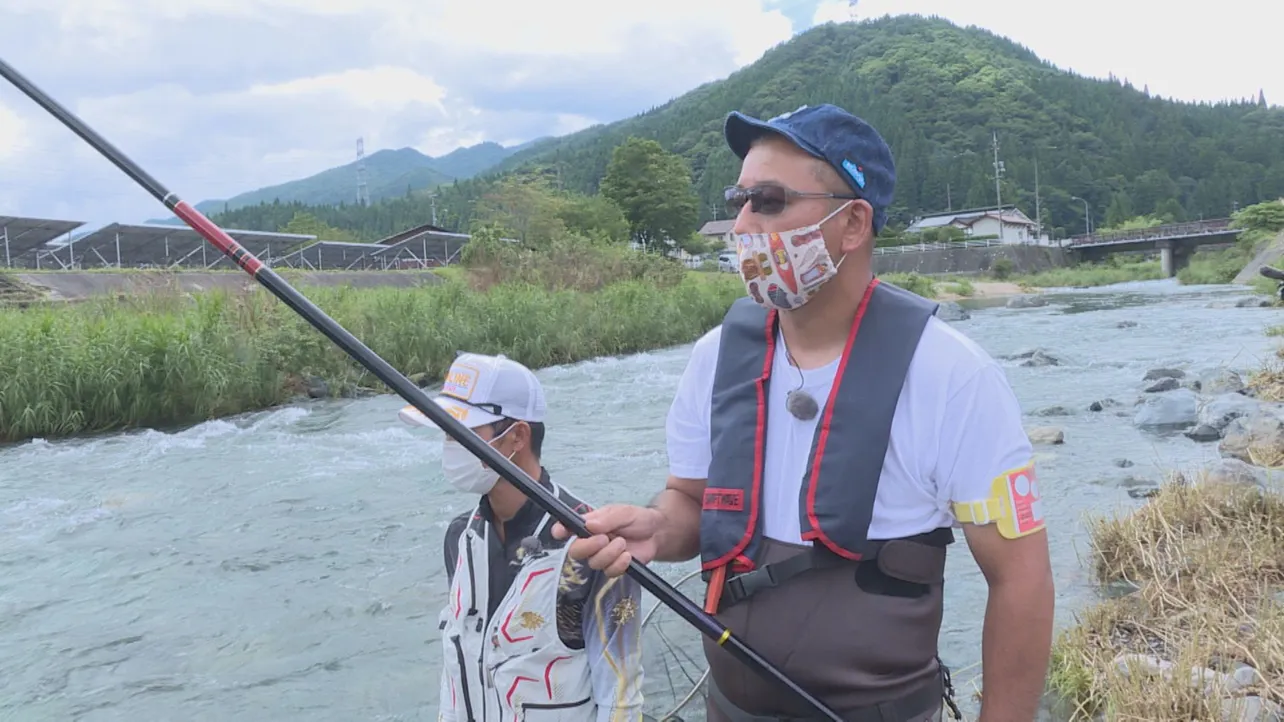 【写真をみる】バイきんぐ西村、アユが釣れなければ「食材なし」という窮地に追い込まれる