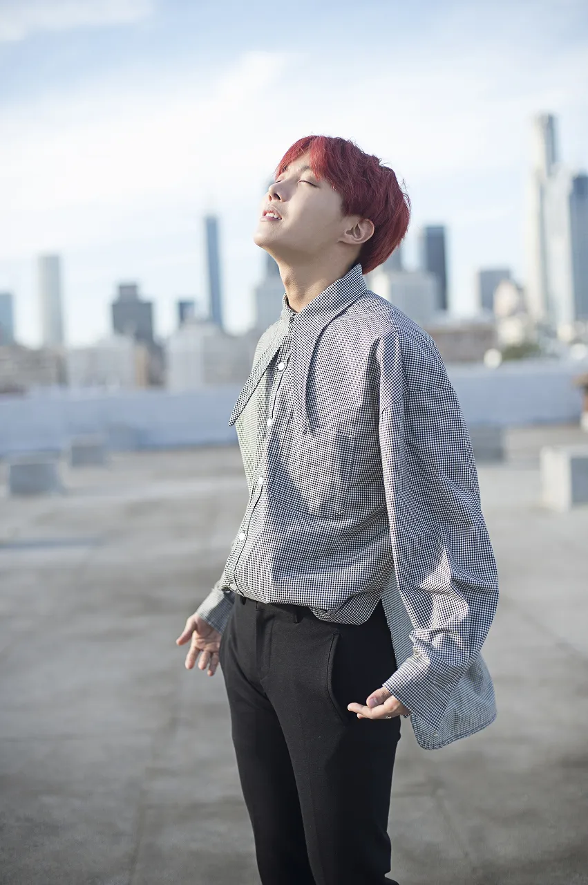 写真集「BEHIND THE SCENE」でのJ-HOPE