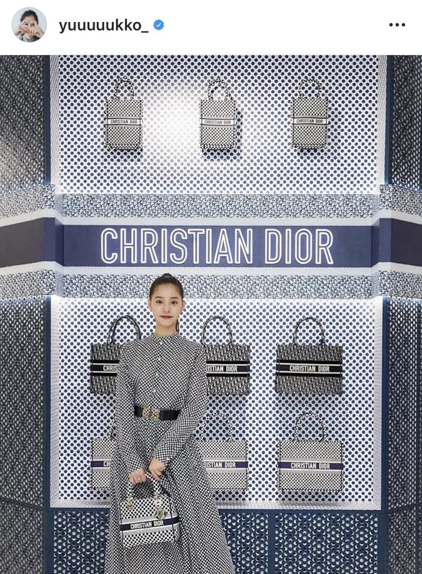 画像 新木優子 Dior Blue Dotを着こなす姿にファン歓喜 セレブ感 姫すぎる 10 15 Webザテレビジョン