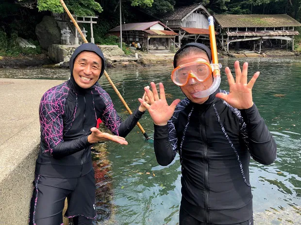 【写真を見る】西川きよし＆石田靖、ウェットスーツを身にまとい海女漁を体験！