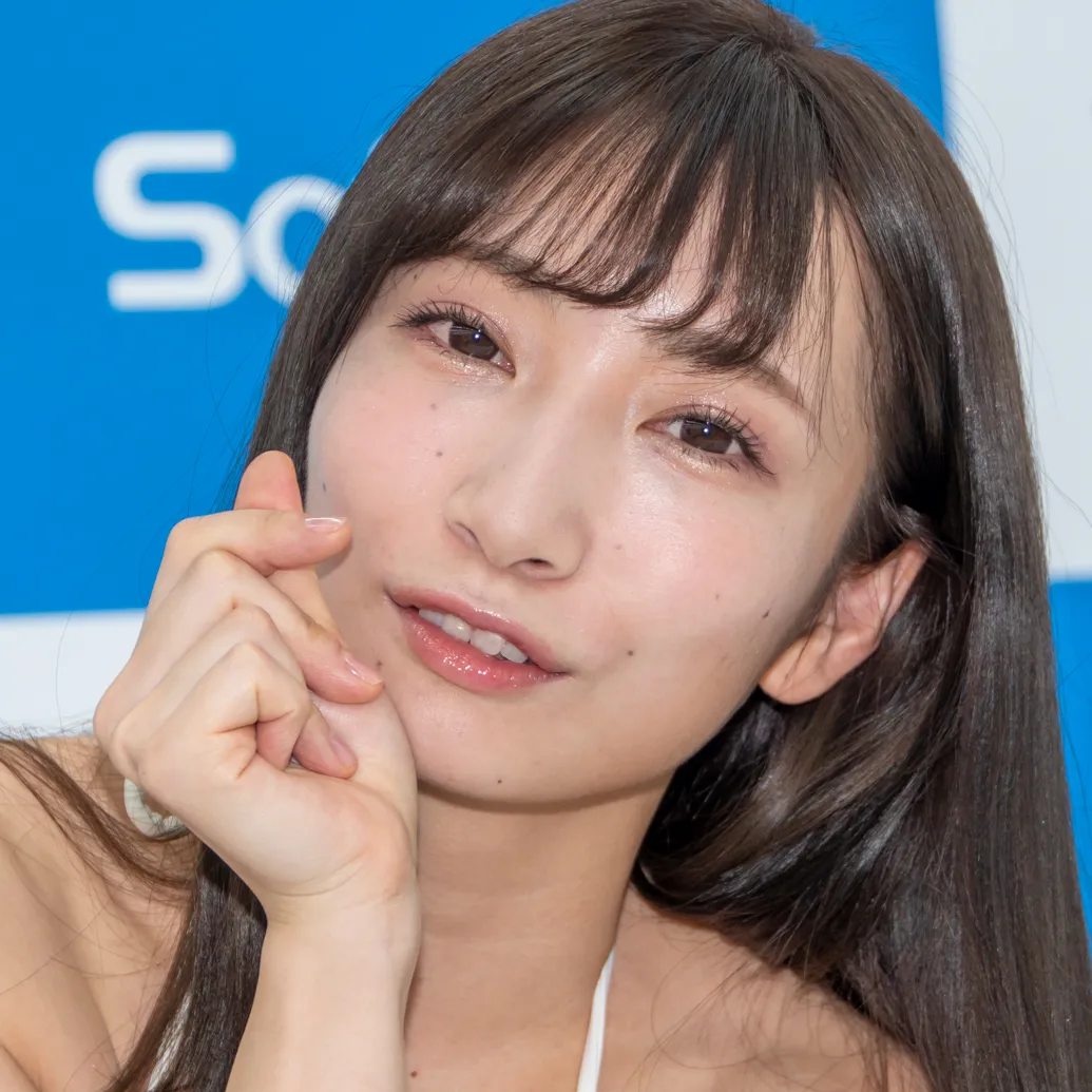 インタビュー取材に応じたグラビアアイドルぱつこ