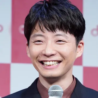 画像 星野源 綾野剛が海に浮かぶ姿に 表情の差がかわいい 兄弟みたい 2 13 Webザテレビジョン