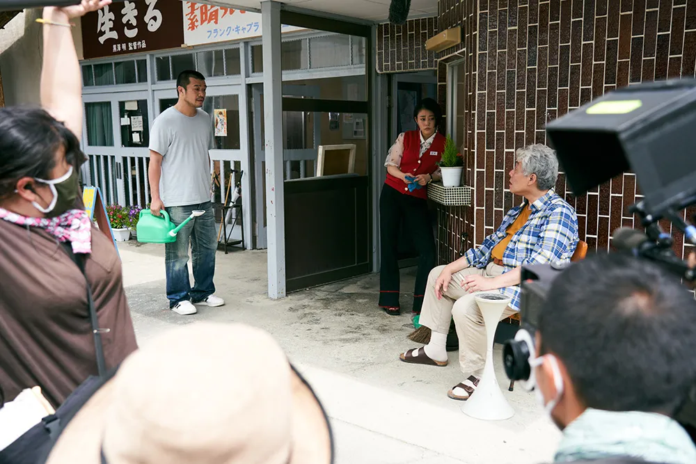 【写真を見る】竹原ピストル＆高畑充希、実在する映画館「朝日座」での撮影風景