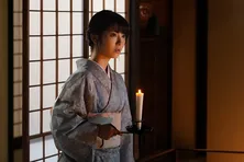 浜辺美波“七桜”、ついに正体を明かす！「私は『さくら』です」＜私たちはどうかしている＞