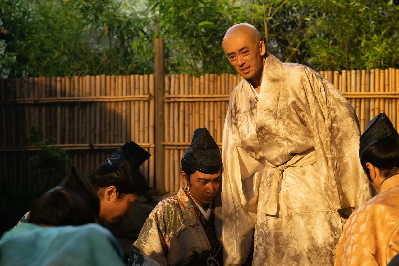 一条院にて光秀(長谷川博己)と出会った覚慶(滝藤賢一)