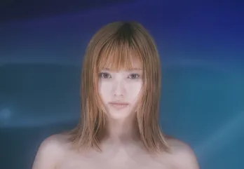 ラストにシュールレアリスムな“トラップ”が仕込まれた安斉かれんの新曲MVフルバージョンが公開