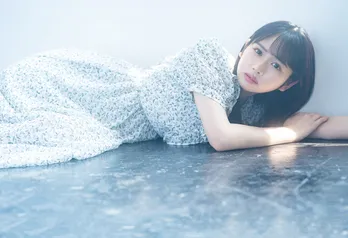 日向坂46上村ひなの、“直球”グラビア披露もコメントは“変化球”