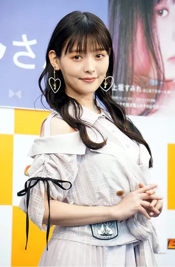 人気声優・上坂すみれ、愛猫とのキュートな2SHOTにファン絶賛!「お顔がそっくり」「毛深すぎっ」