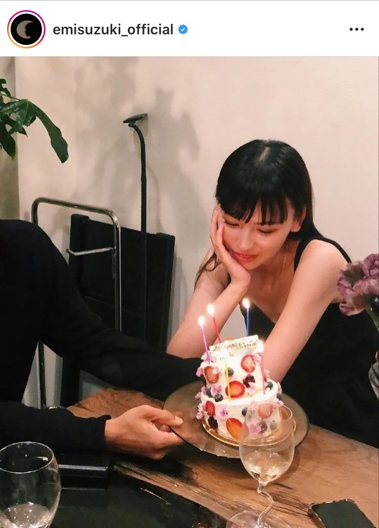 鈴木えみが公式Instagramで誕生日を迎えたことを報告