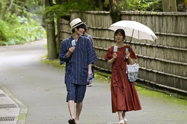 三浦春馬 慶太 が松岡茉優 玲子 の顔を手で包んで 痛いの痛いの飛んでけー おカネの切れ目が恋のはじまり 1 6 Webザテレビジョン