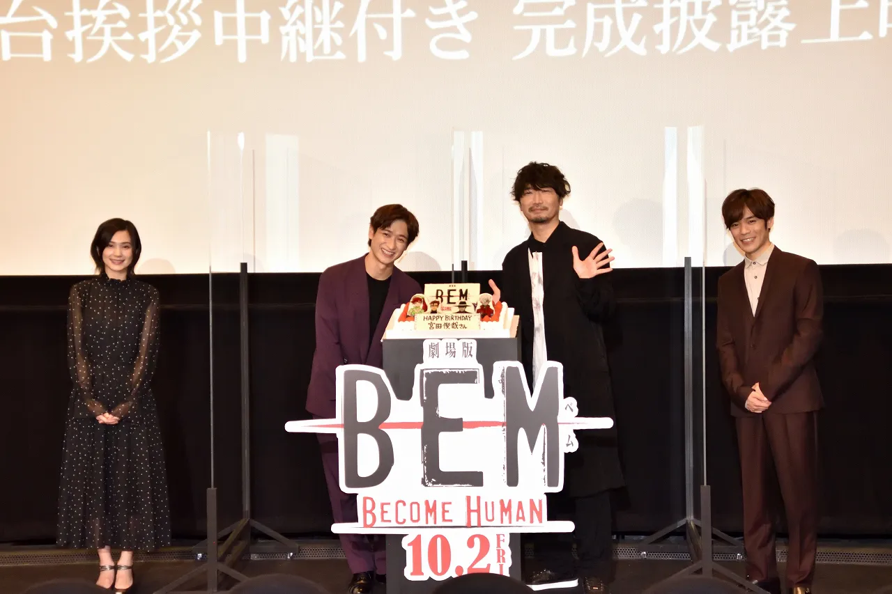 舞台あいさつに登壇したM・A・O、宮田俊哉、小野賢章、小西克幸(写真左から)
