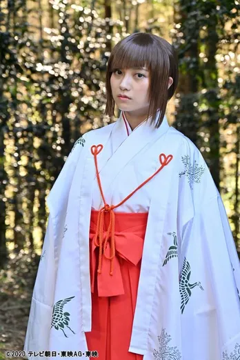 ＜魔進戦隊キラメイジャー＞“現役ナース”コスプレイヤー桃月なしこが美しいみこ役に！「みこ服って実はこんなに厚着だったんだ…！」