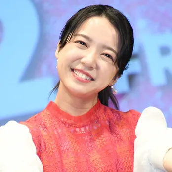 上白石萌音、仲里依紗の歌声を絶賛「惚れました!」 スペシャルメドレーで“美声”披露も