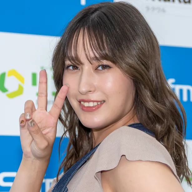 元akb平田梨奈 手ブラ ジャケットをアピール 画像1 40 芸能ニュースならザテレビジョン