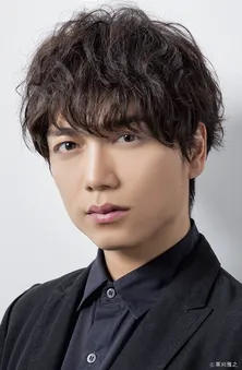 山崎育三郎、ひげをそったスッキリ顔を披露! 横浜流星との2SHOTに「若返っている!」「さわやかっこいい」