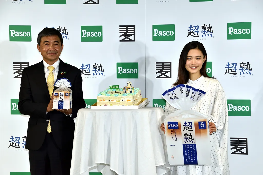 敷島製パンの山田真彦氏と杉咲花