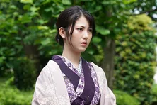 浜辺美波の“大人の色気“に視聴者沸騰!「ほんとにハタチ!?」<私たちはどうかしている>