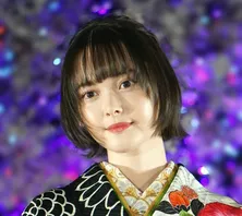 金髪に制服姿の玉城ティナ、山田杏奈らとの集合写真に反響「美女だらけ」＜荒ぶる季節の乙女どもよ。＞