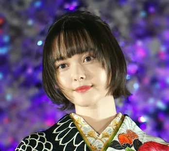 金髪に制服姿の玉城ティナ、山田杏奈らとの集合写真に反響「美女だらけ」<荒ぶる季節の乙女どもよ。>