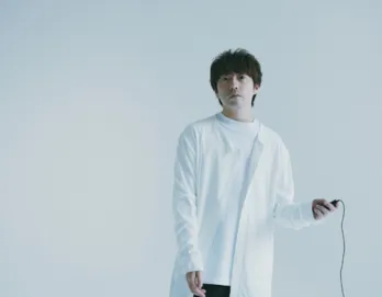 高橋優、メガネを外した姿のアルバム『PERSONALITY』のジャケット写真公開！ 