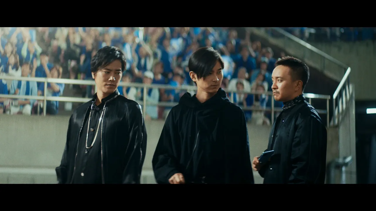 桐谷健太、松田翔太、濱田岳(写真左から)が出演する「au 5G」の新CMが放送