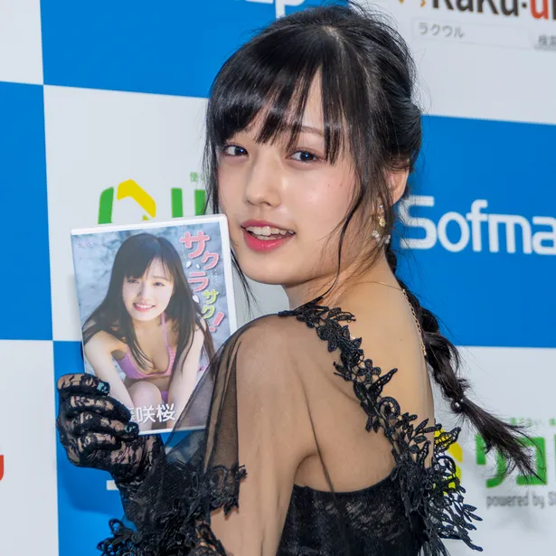 元つりビット安藤咲桜 大人セクシーなシースルードレスで登壇 画像17 40 芸能ニュースならザテレビジョン