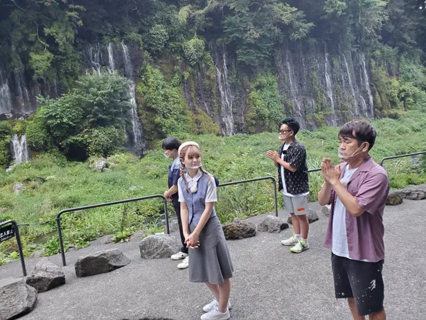 富士山のふもとでアクティビティーに挑戦し、絶景スポットに感動する