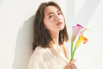 鈴木瑛美子、新曲「After All」MV公開 初の生配信ライブも開催