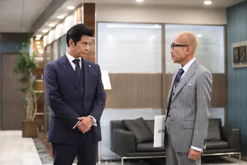 織田裕二“甲斐”は再び新木優子“真琴”の父・竹中直人“敬一郎”と対峙する<SUITS/スーツ2>