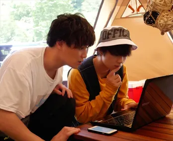 ＜俺たちはあぶなくない＞鈴木伸之＆佐野勇斗“コスパ刑事コンビ”の活躍ぶりにハマる理由