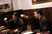 モニターの向こうの参加者と「乾杯！」