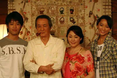 「キルトの家」に出演する三浦貴大、山崎努、松坂慶子、杏(写真左から)