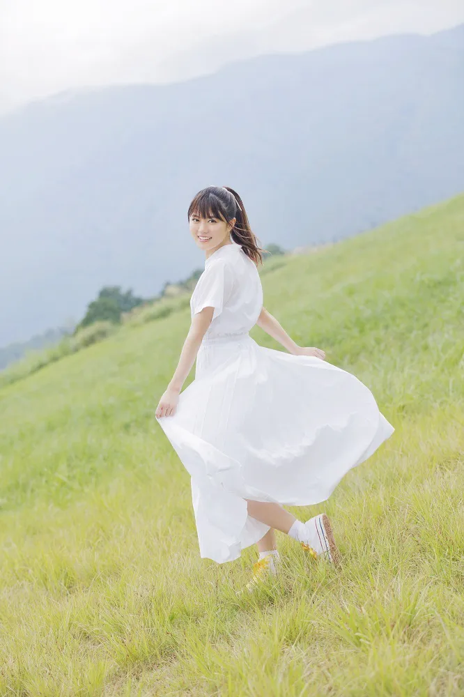 【写真を見る】堀内まり菜はデビューアルバム『ナノ・ストーリー』を発売することも決定している