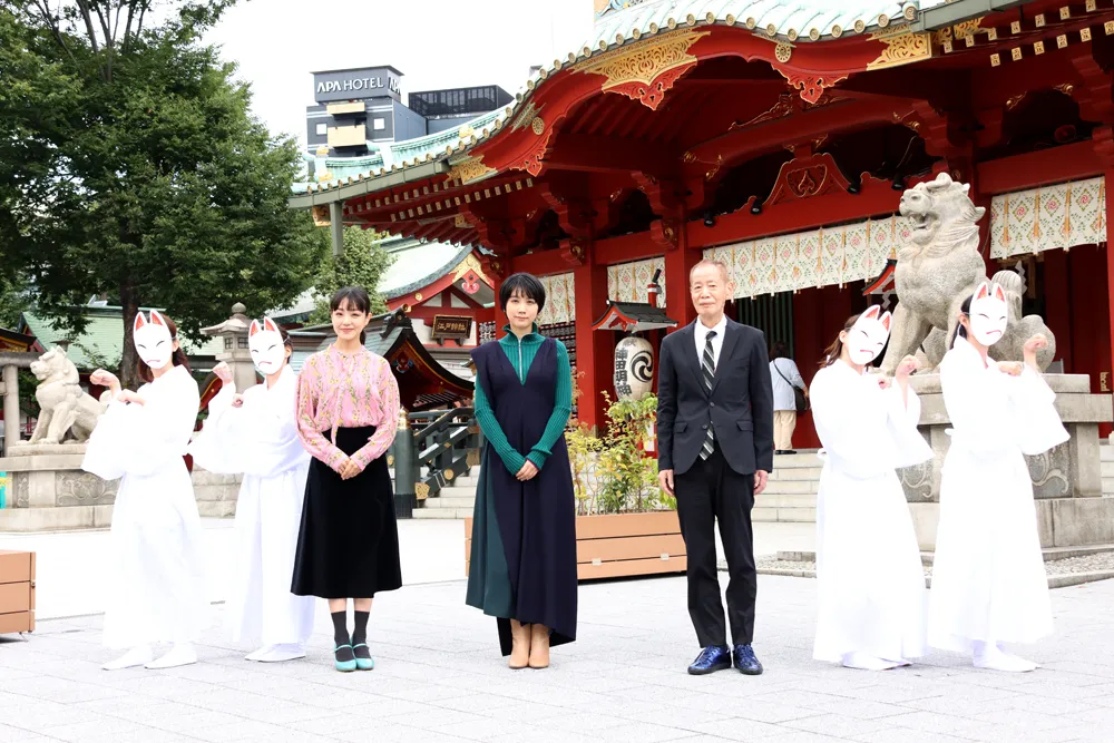  奈緒、松本穂香、角川春樹監督(写真左から)が映画「みをつくし料理帖」大ヒット祈願祭に出席