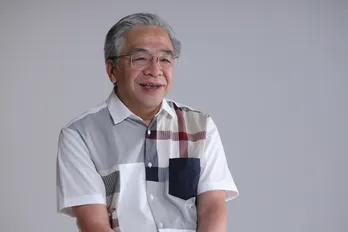 小説家・中山七里インタビュー シリアスな報道サスペンス執筆で「これのどこが“ほっこり”なんだって自分で思いました(笑)」