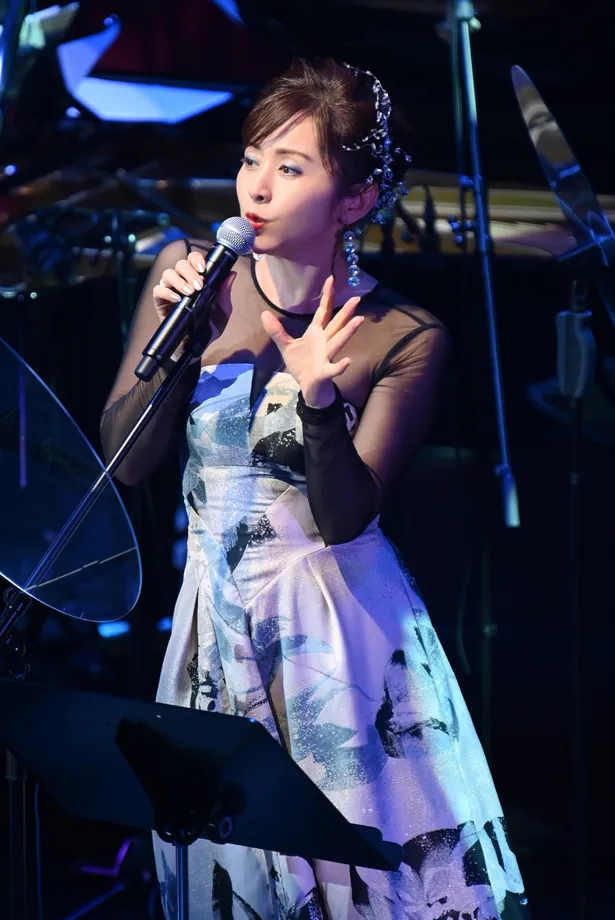 番組では、8月に神奈川・Billboard Live YOKOHAMAで行ったアニバーサリーイヤー・ライブの模様を紹介