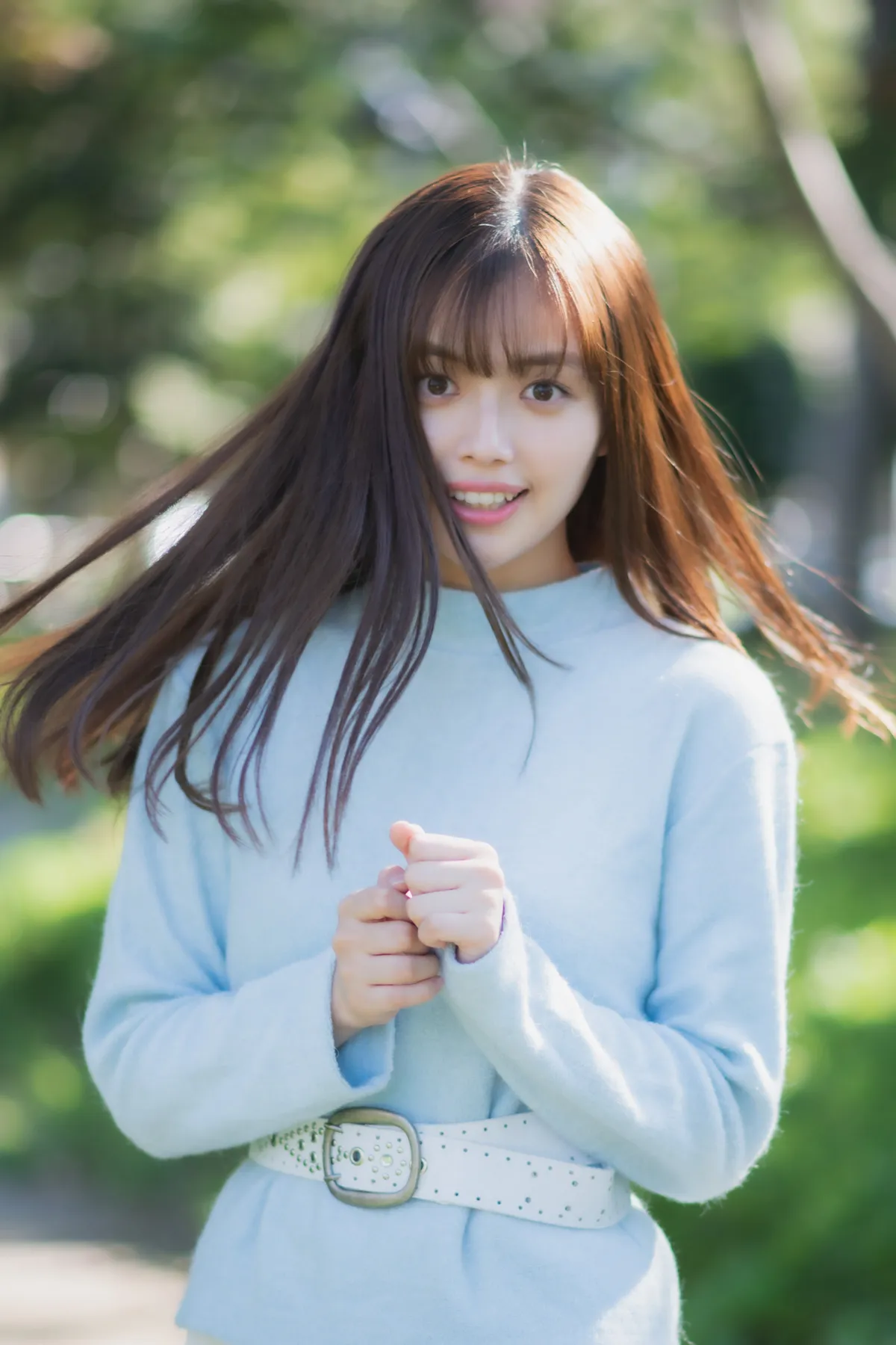 【写真を見る】19歳の新人女優・森日菜美の弾ける笑顔