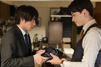 赤楚衛二“安達”が、町田啓太“黒沢”の家に初お泊まりで緊張の夜!<チェリまほ>