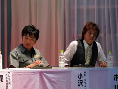 イベントに登場したスピードワゴン・小沢一敬とホリ（写真左から）