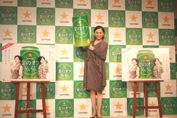 永作博美が“ひげ”にこだわる？新CMで一人二役に挑戦！